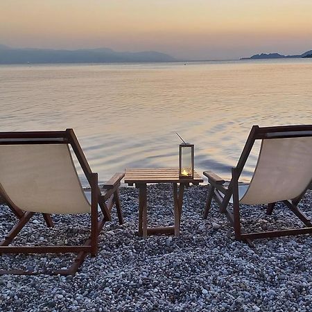 Onar Beachfront Residence, Loutraki エクステリア 写真