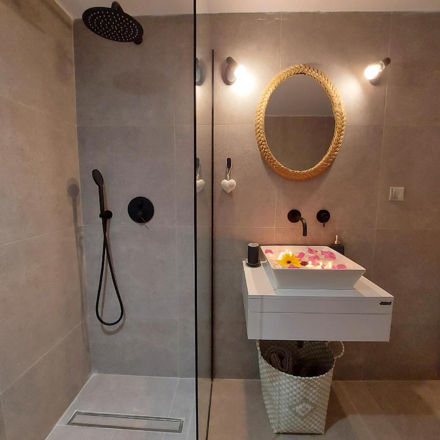 Onar Beachfront Residence, Loutraki エクステリア 写真
